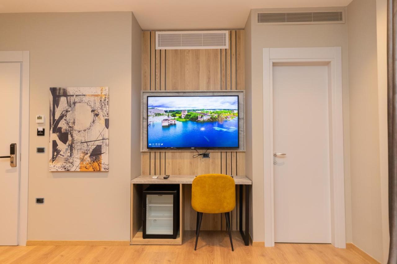 Vlorë Esbjerg Hotel מראה חיצוני תמונה