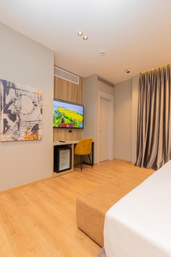 Vlorë Esbjerg Hotel מראה חיצוני תמונה