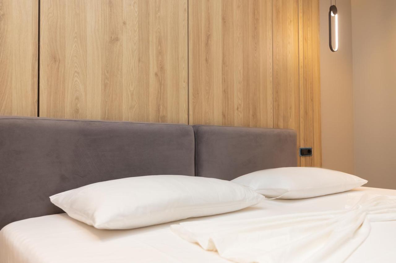Vlorë Esbjerg Hotel מראה חיצוני תמונה