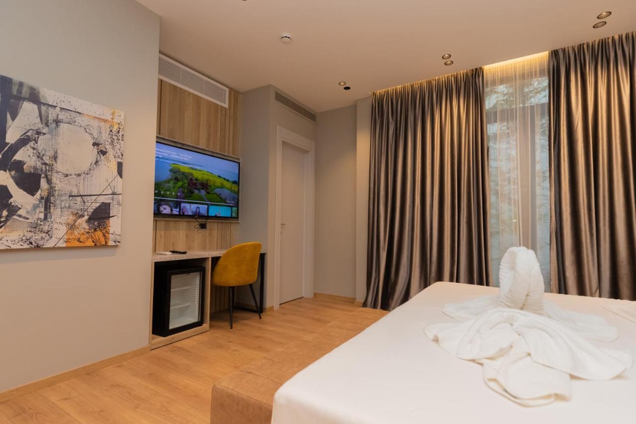 Vlorë Esbjerg Hotel מראה חיצוני תמונה