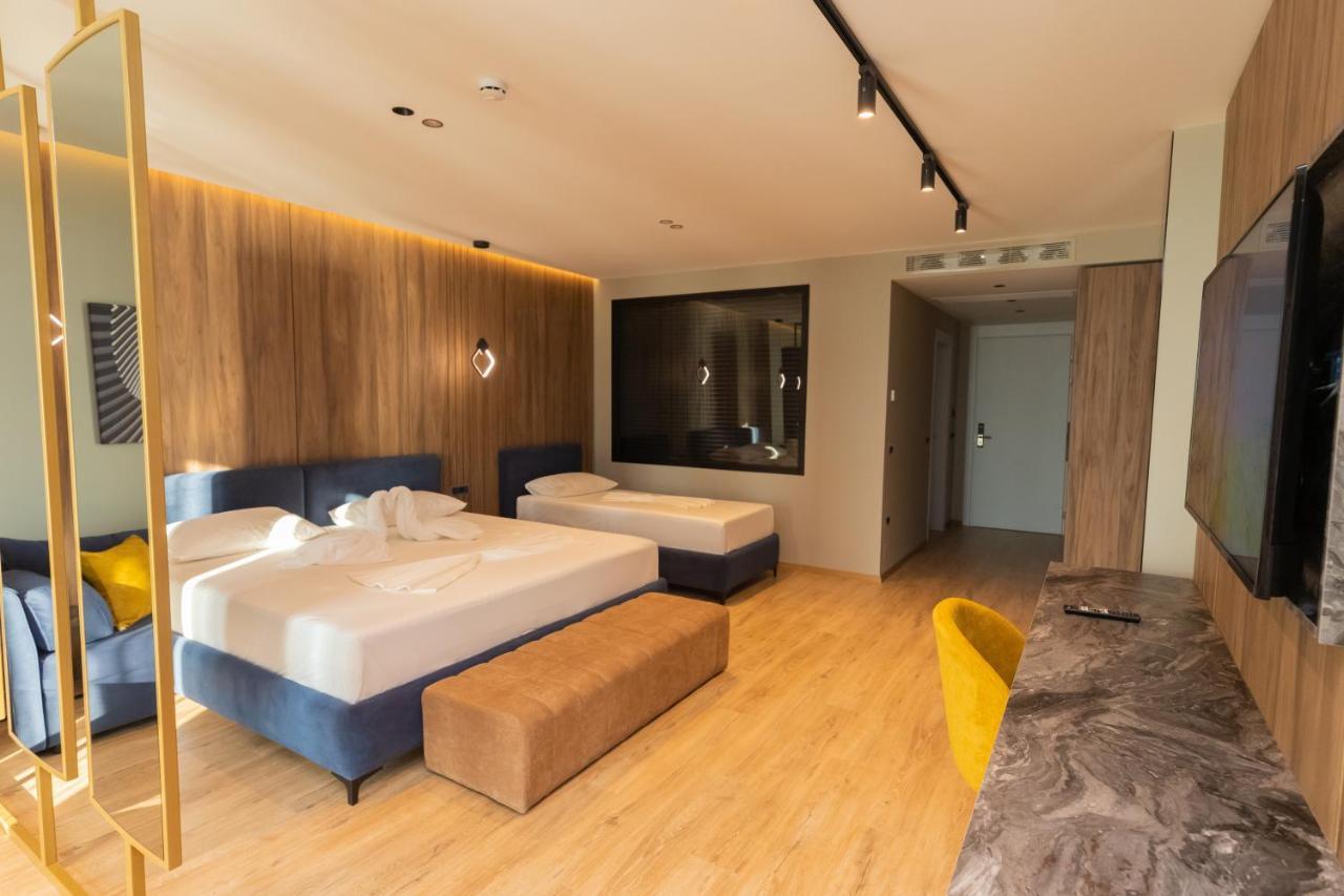 Vlorë Esbjerg Hotel מראה חיצוני תמונה