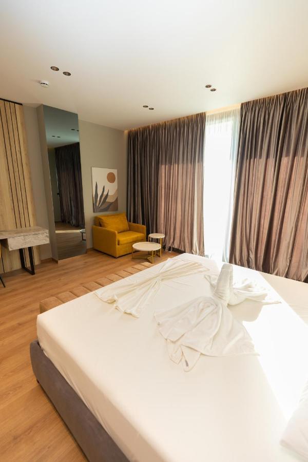 Vlorë Esbjerg Hotel מראה חיצוני תמונה
