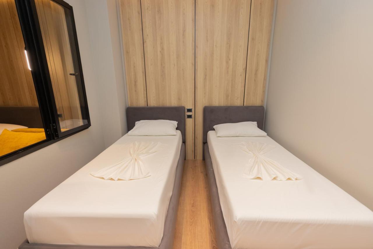 Vlorë Esbjerg Hotel מראה חיצוני תמונה