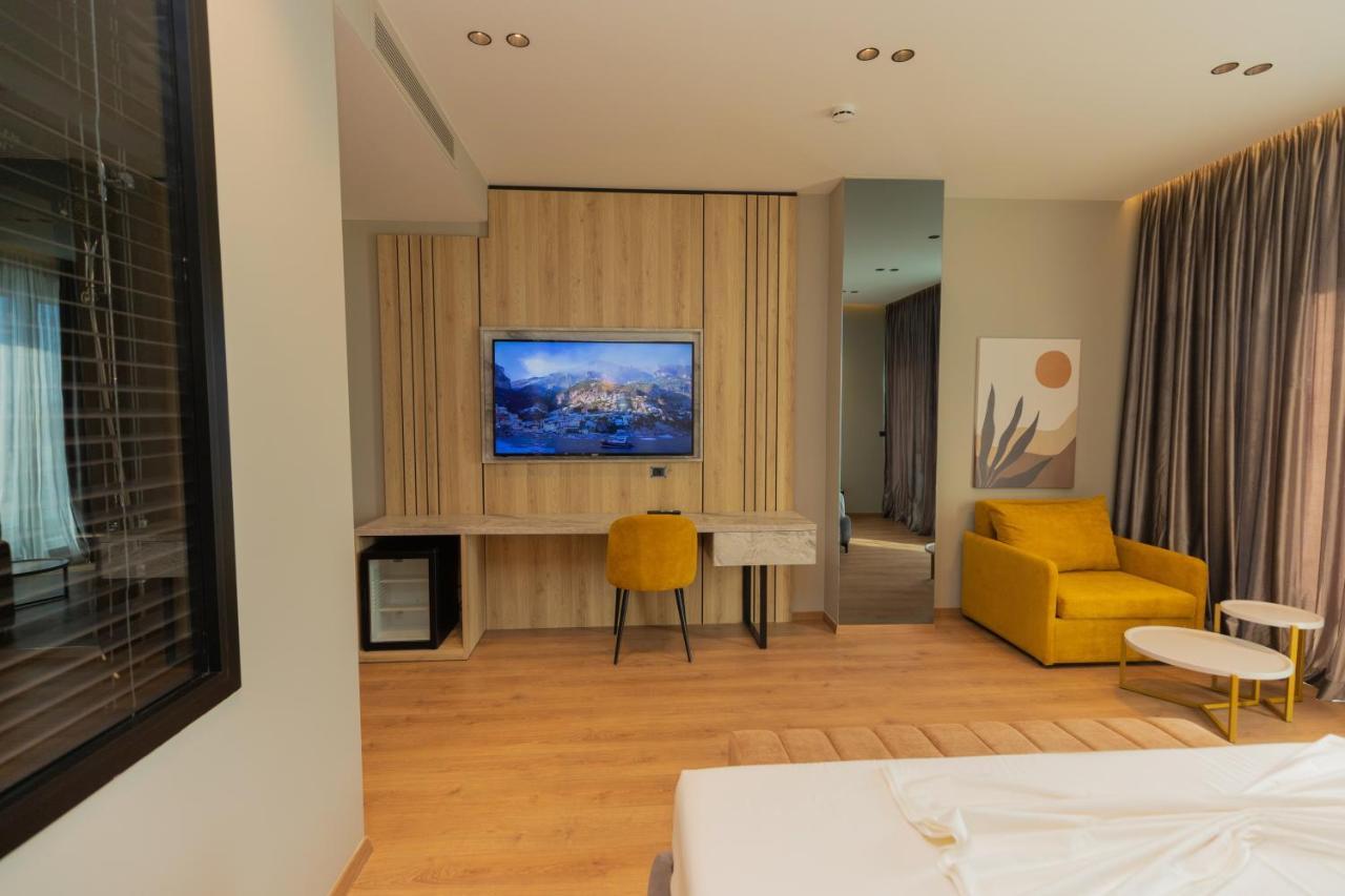 Vlorë Esbjerg Hotel מראה חיצוני תמונה