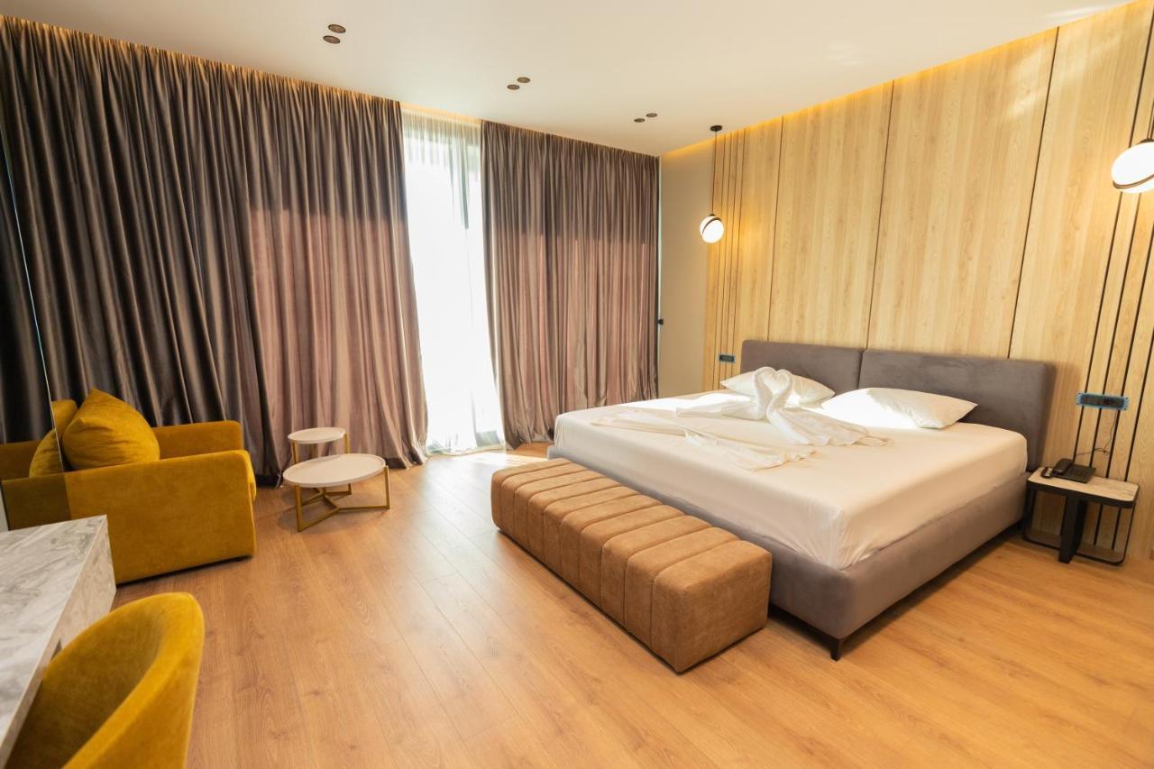 Vlorë Esbjerg Hotel מראה חיצוני תמונה