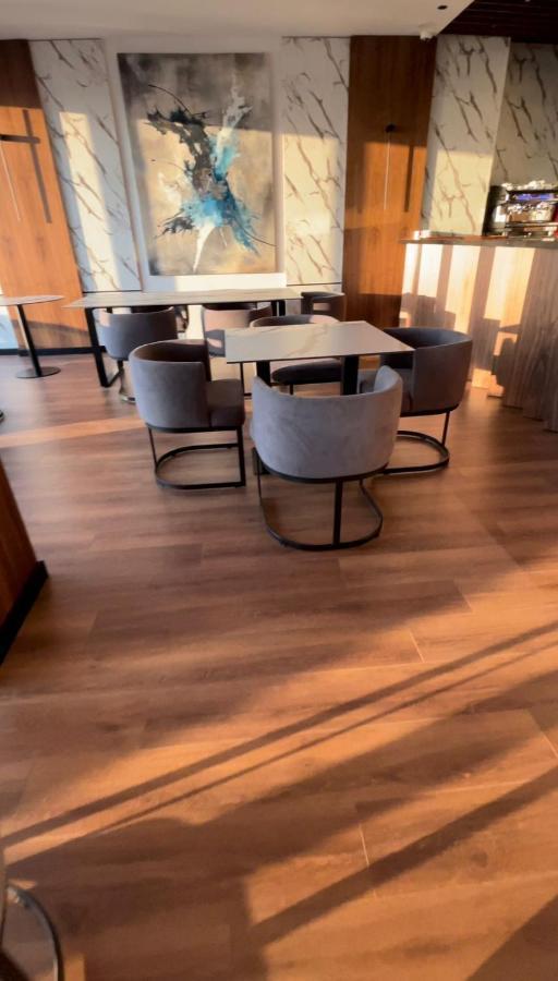 Vlorë Esbjerg Hotel מראה חיצוני תמונה