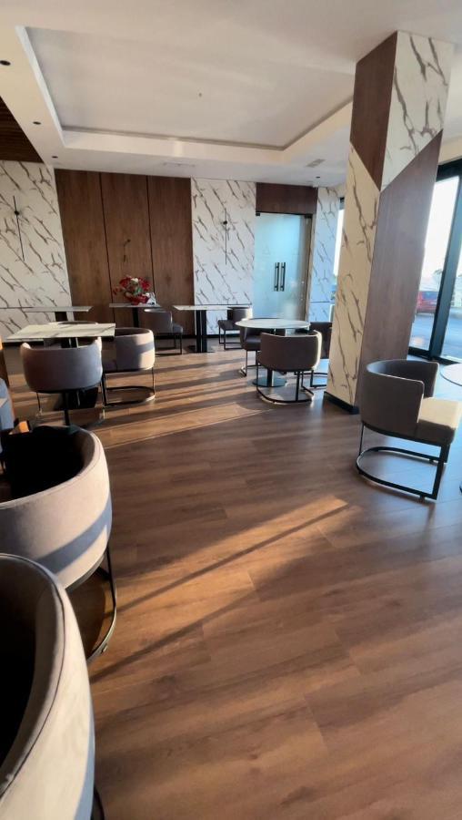 Vlorë Esbjerg Hotel מראה חיצוני תמונה